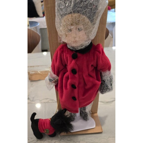 Vintage Avon 2000 Special Memories Christmas Holiday Porcelain Doll Scottie Dog - Picture 1 of 9